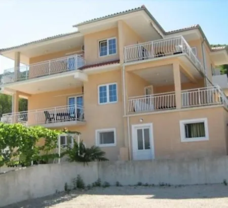 Apartament In With Sea View, Balcony, Air Conditioning, Wifi