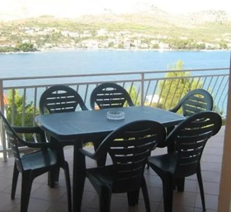 Apartment In With Sea View, Balcony, Air Conditioning, Wifi *