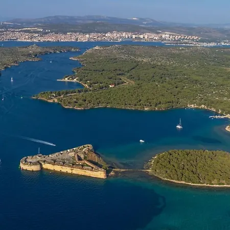 Apartment In With Sea View, Balcony, Air Conditioning, Wifi *