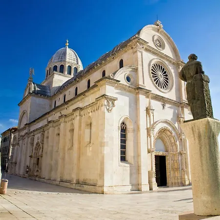 In With Sea View, Balcony, Air Conditioning, Wifi